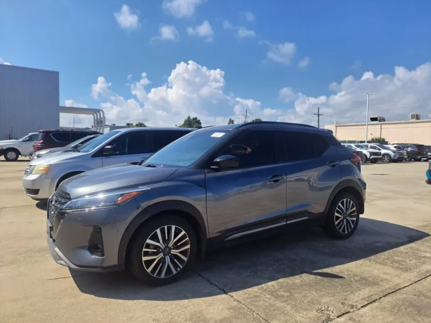 2024 Nissan Kicks SR photo 1