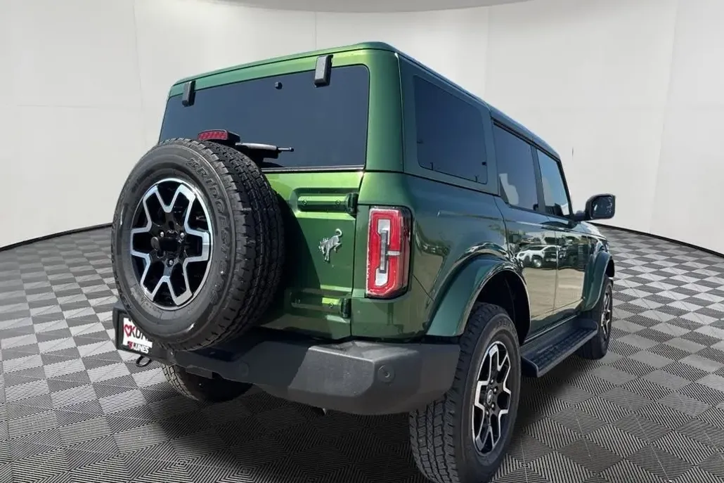 2025 Ford Bronco Outer Banks photo 1