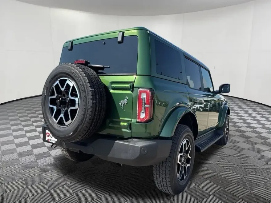 2025 Ford Bronco Outer Banks photo 1