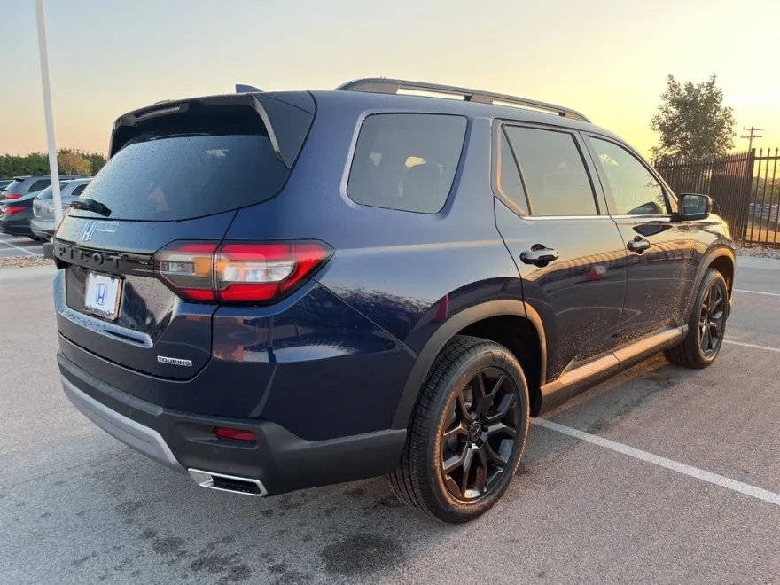 2025 Honda Pilot Touring photo 1