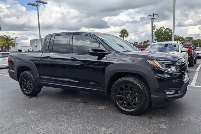 2023 Honda Ridgeline Black Edition photo 1