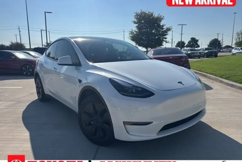 2024 Tesla Model Y Long Range photo 1