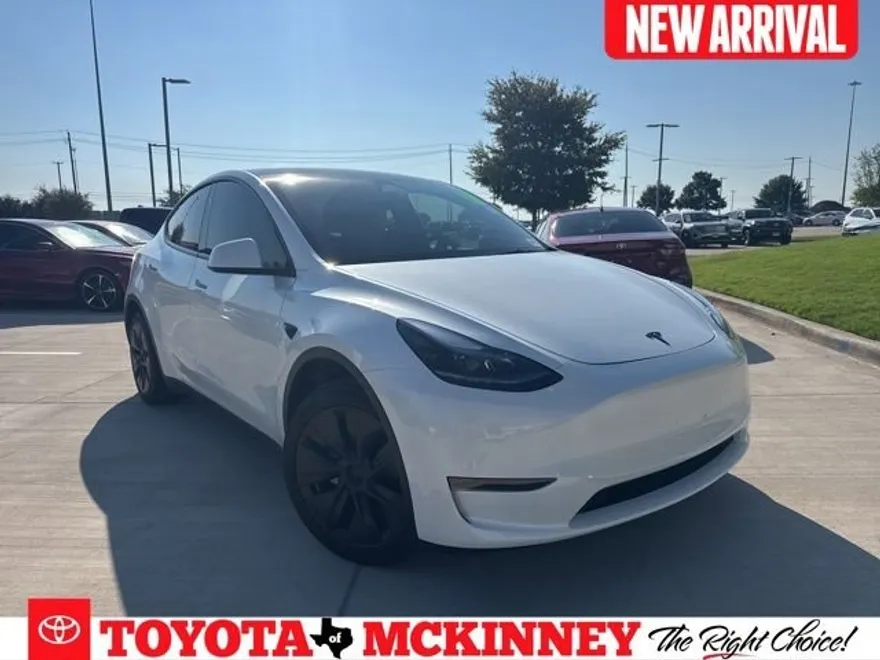 2024 Tesla Model Y Long Range photo 1