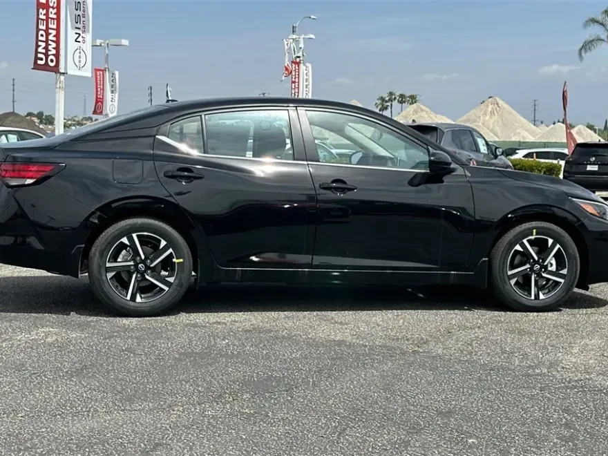 2025 Nissan Sentra SV photo 1