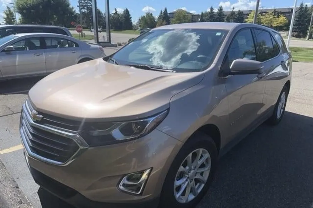 2019 Chevrolet Equinox LT photo 1