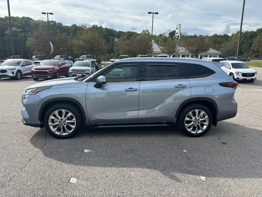2024 Toyota Highlander Limited photo 1