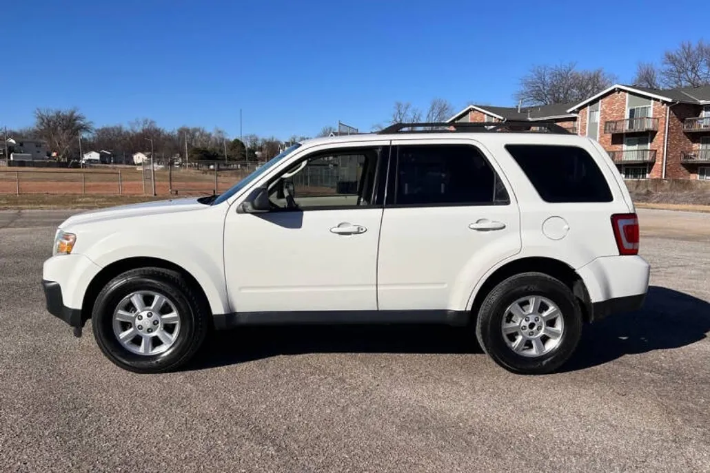 2010 Mazda Tribute i Sport photo 1