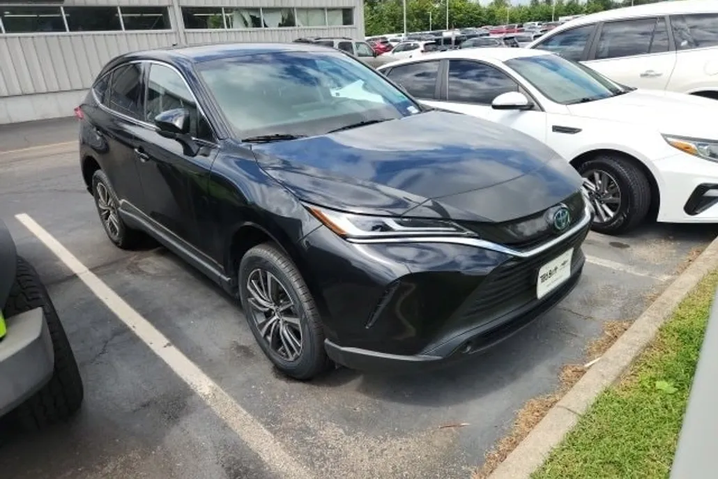 2023 Toyota Venza LE photo 1