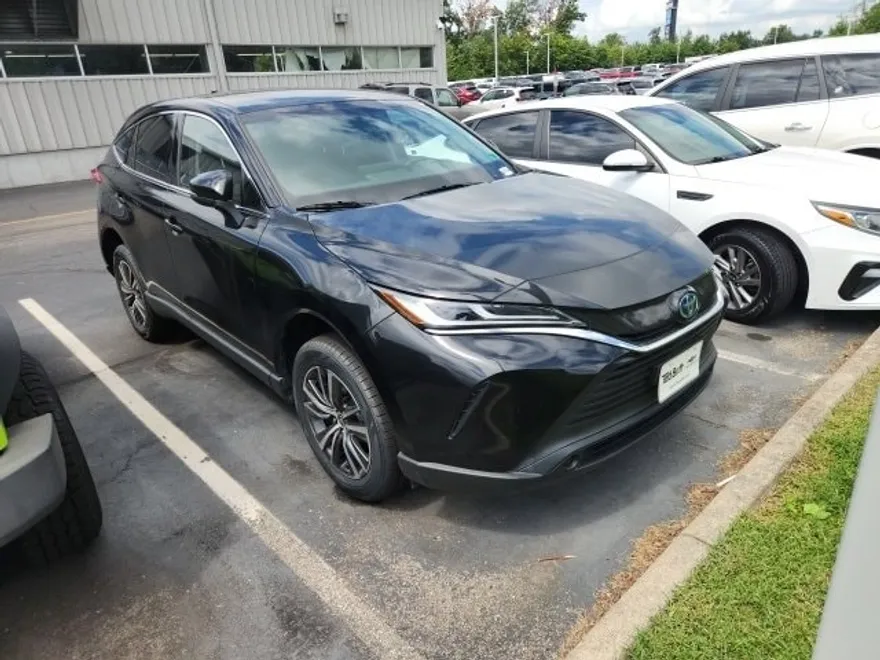 2023 Toyota Venza LE photo 1