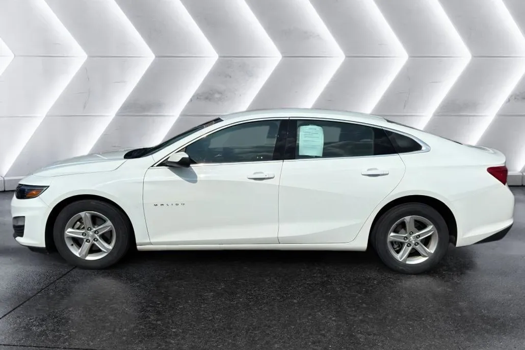2023 Chevrolet Malibu LS photo 1