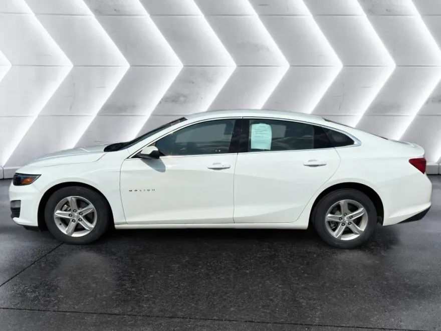 2023 Chevrolet Malibu LS photo 1