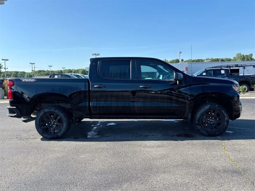 2023 Chevrolet Silverado 1500 Custom Trail Boss photo 1