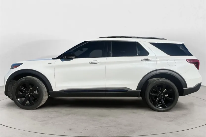 2023 Ford Explorer ST-Line photo 1