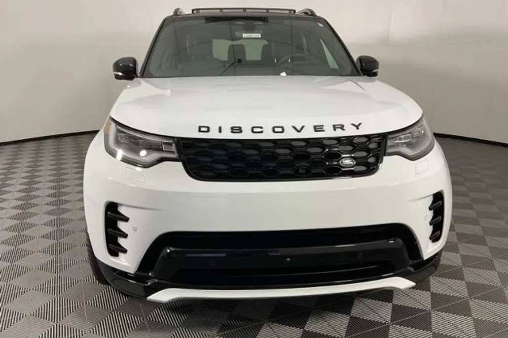 2024 Land Rover Discovery P360 Dynamic SE photo 1
