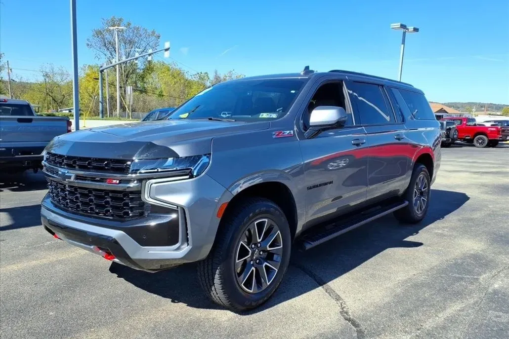 2022 Chevrolet Suburban Z71 photo 1