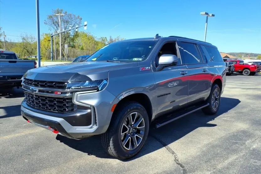 2022 Chevrolet Suburban Z71 photo 1