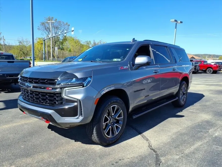 2022 Chevrolet Suburban Z71 photo 1