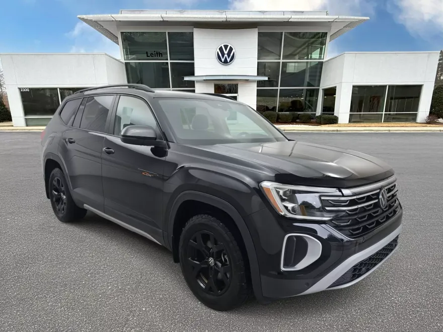 2024 Volkswagen Atlas Peak Edition SEL photo 1