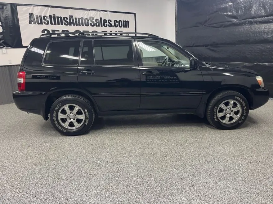 2004 Toyota Highlander Base photo 1