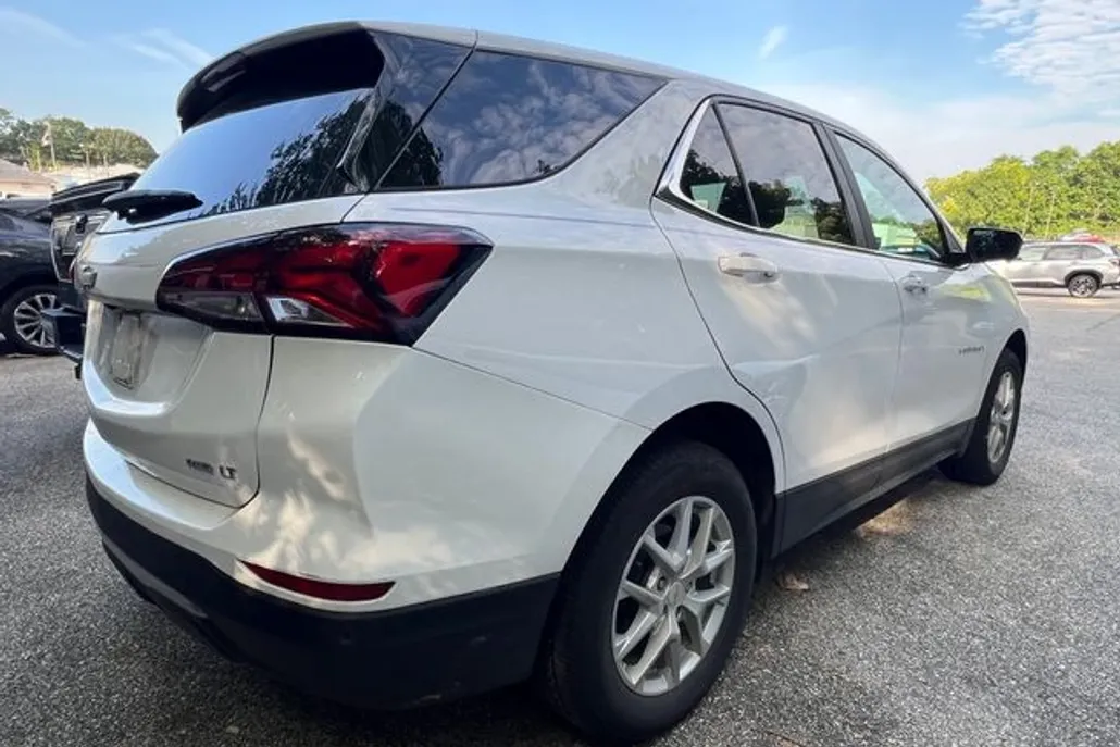 2022 Chevrolet Equinox LT photo 1