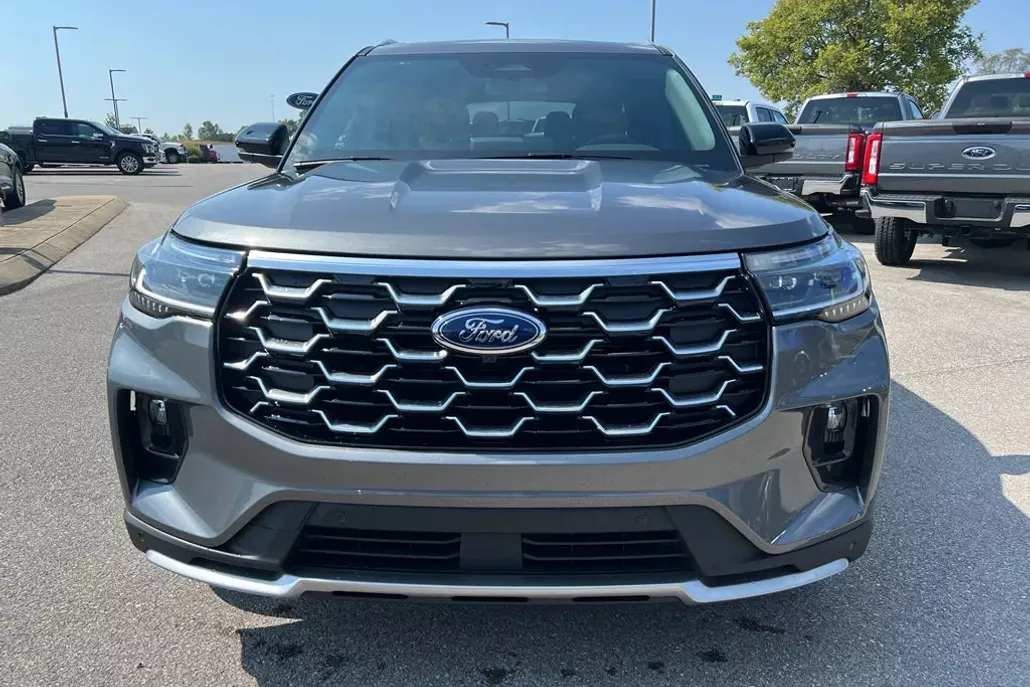 2025 Ford Explorer Platinum photo 1