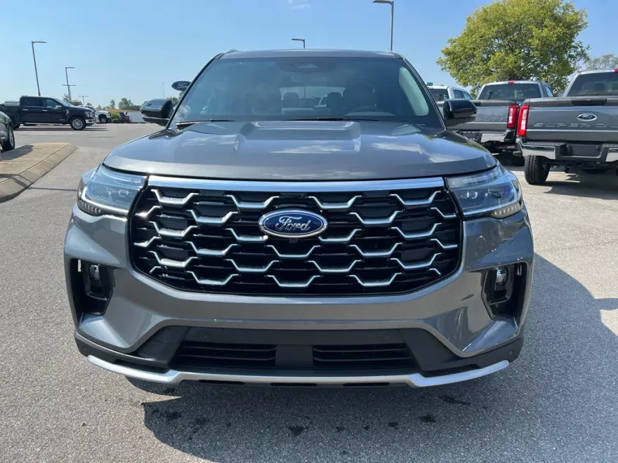 2025 Ford Explorer Platinum photo 1