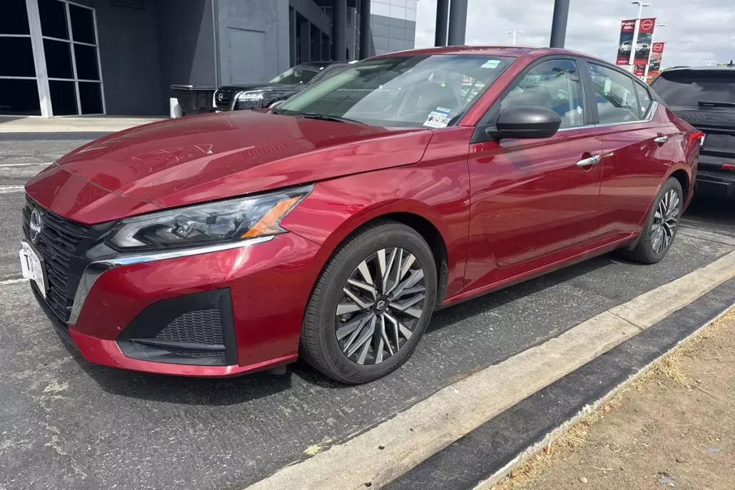 2024 Nissan Altima 2.5 SV photo 1