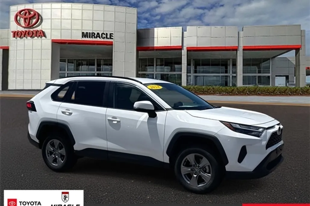 2024 Toyota RAV4 XLE photo 1