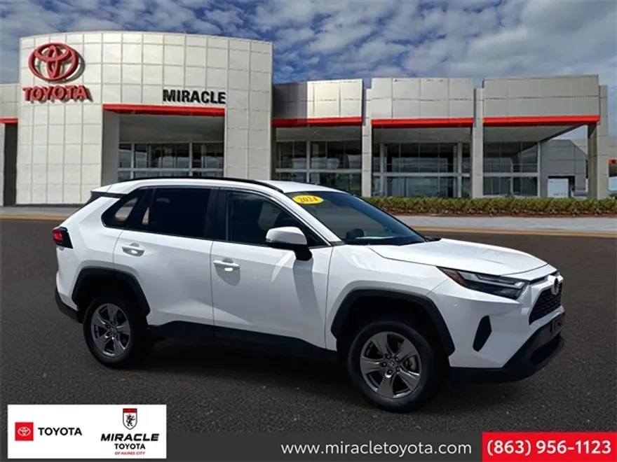 2024 Toyota RAV4 XLE photo 1