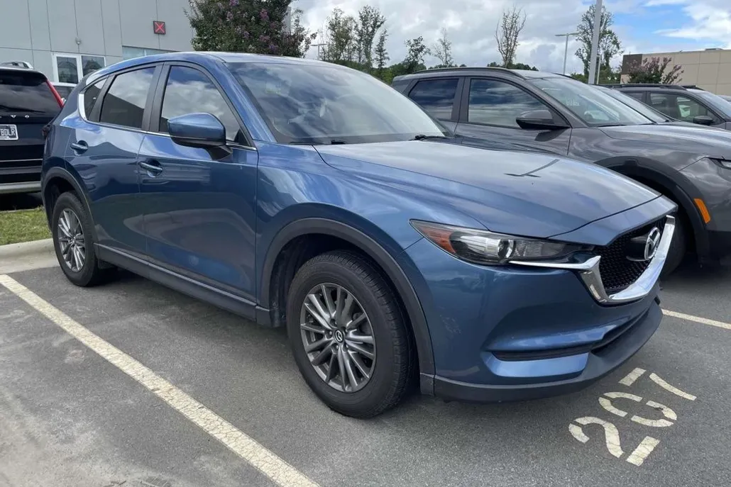 2017 Mazda CX-5 Touring photo 1
