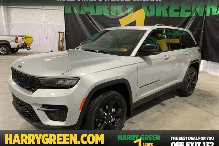 2025 Jeep Grand Cherokee Altitude photo 1