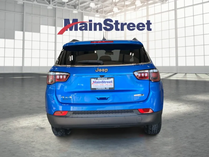 2023 Jeep Compass North Edition Latitude photo 1
