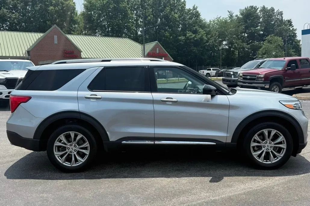 2023 Ford Explorer Limited photo 1