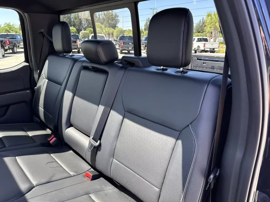 2025 Ford F-150 Lariat photo 1
