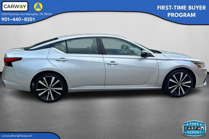 2022 Toyota Corolla LE photo 1