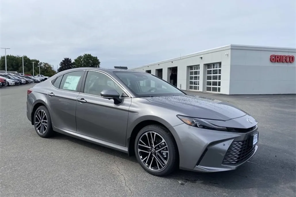 2025 Toyota Camry XLE photo 1