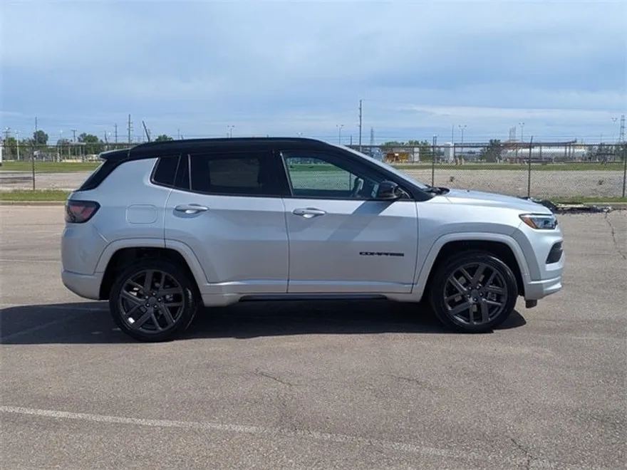 2024 Jeep Compass Limited photo 1