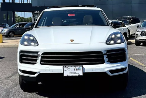 2023 Porsche Cayenne Platinum Edition photo 3
