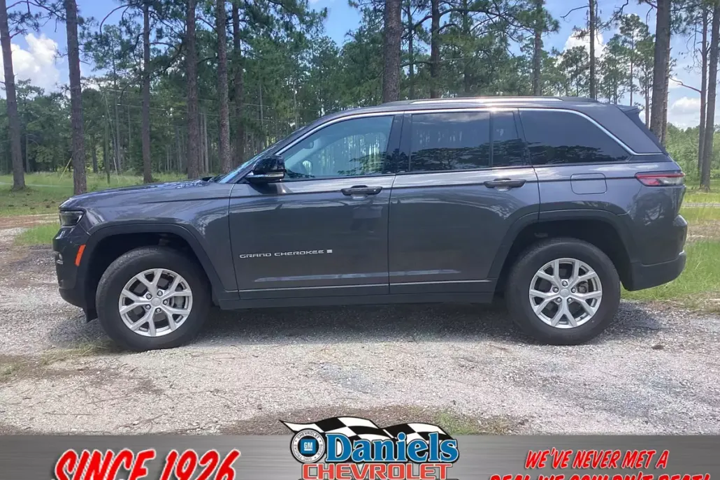 2023 Jeep Grand Cherokee Limited photo 1