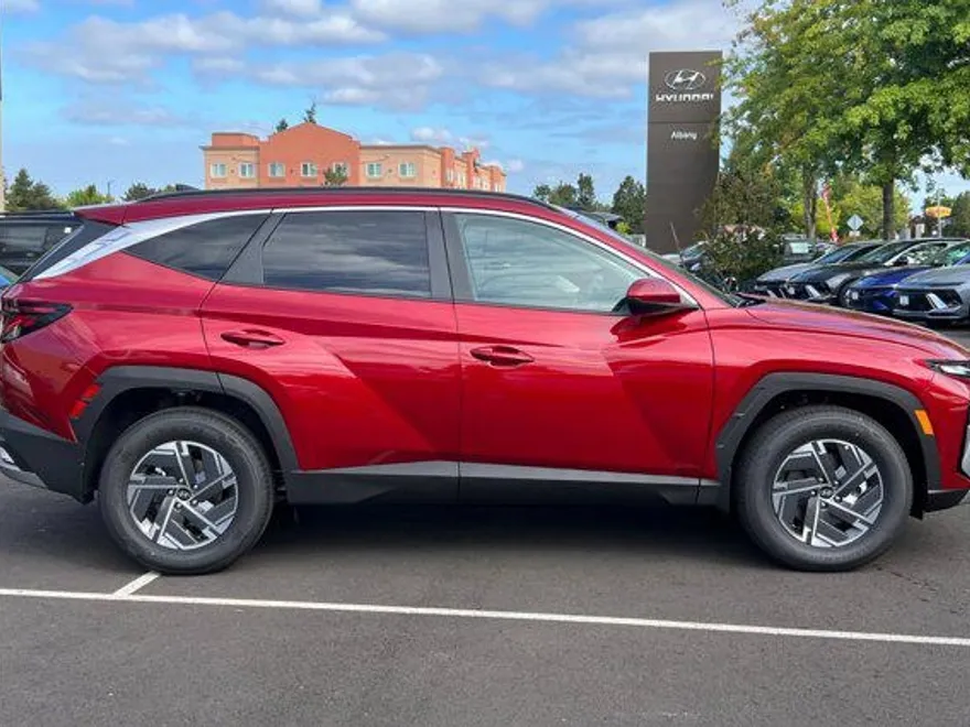 2025 Hyundai Tucson Hybrid photo 1