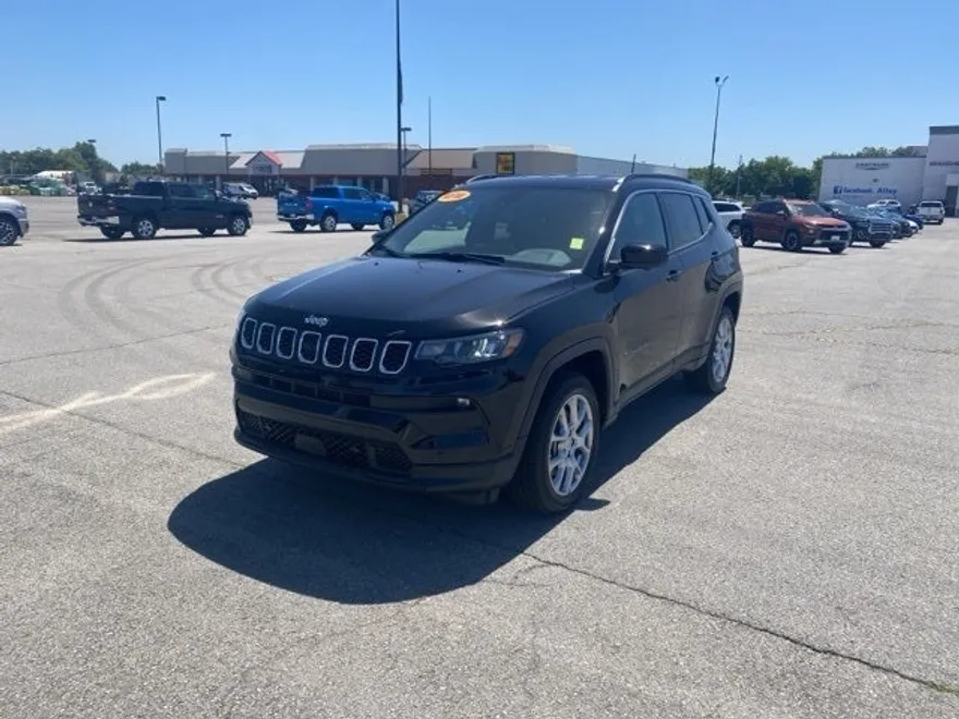 2024 Jeep Compass Latitude Lux photo 1