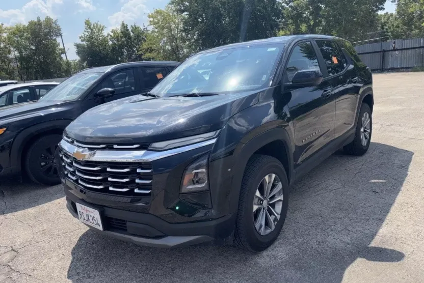 2025 Chevrolet Equinox LT photo 1