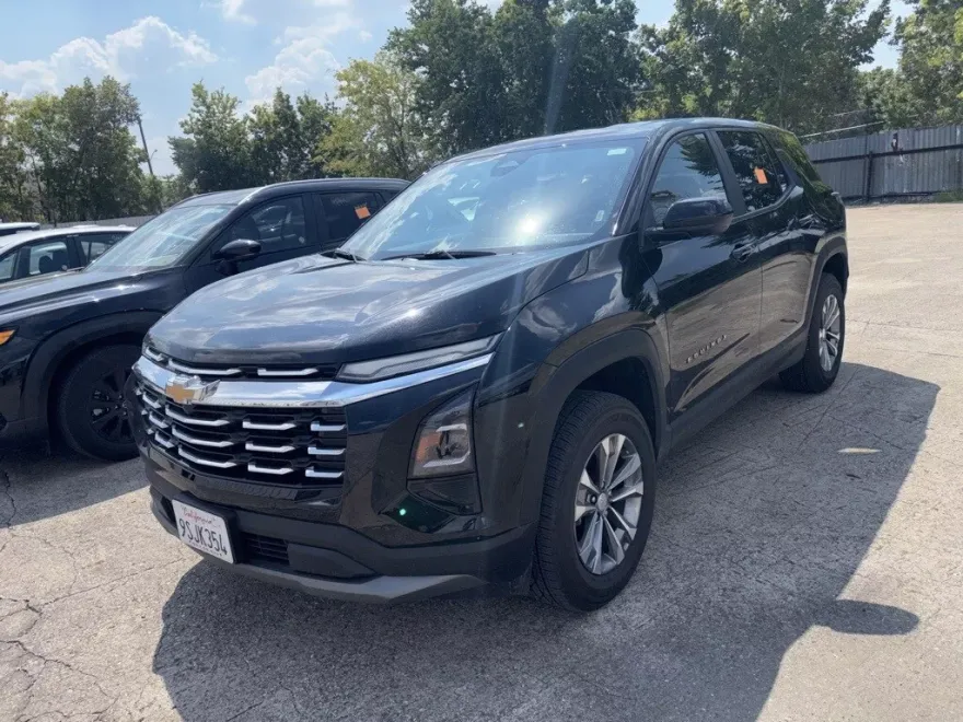 2025 Chevrolet Equinox LT photo 1