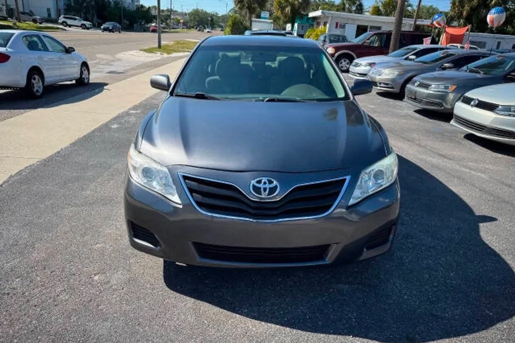 2011 Toyota Camry LE photo 1