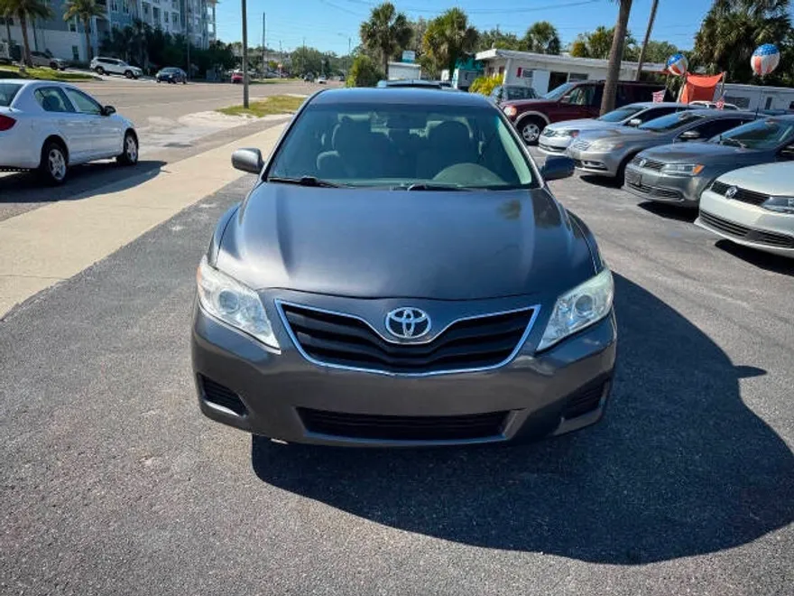 2011 Toyota Camry LE photo 1