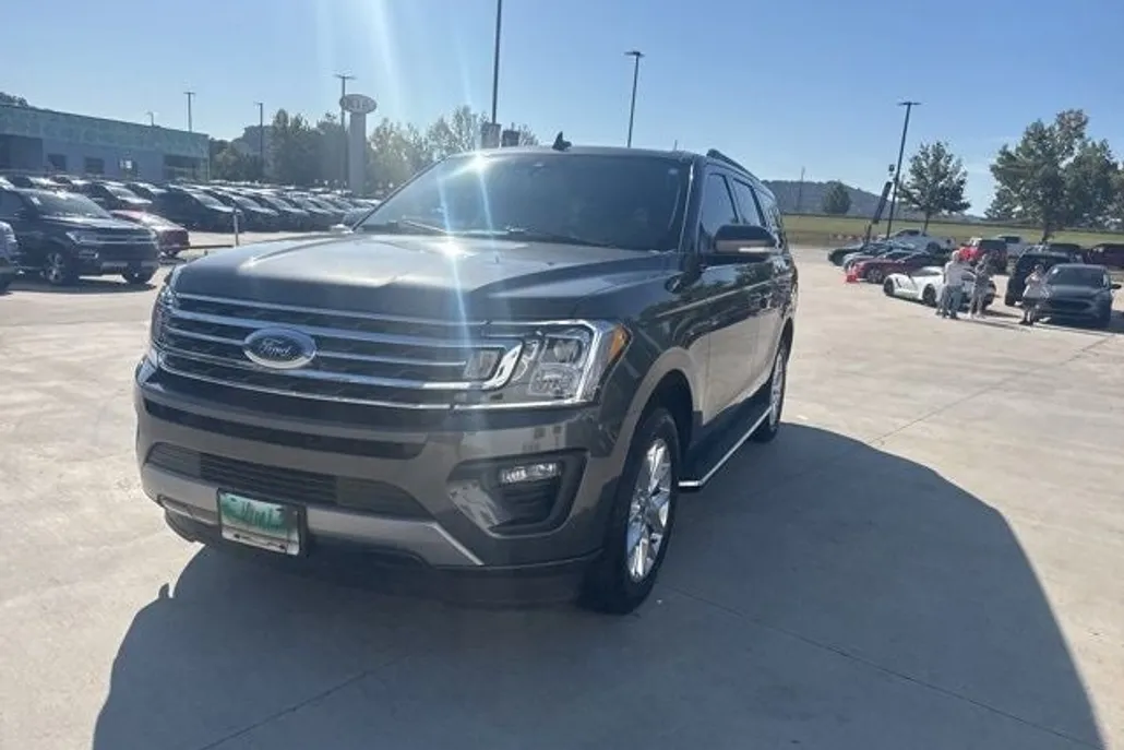 2021 Ford Expedition XLT photo 1