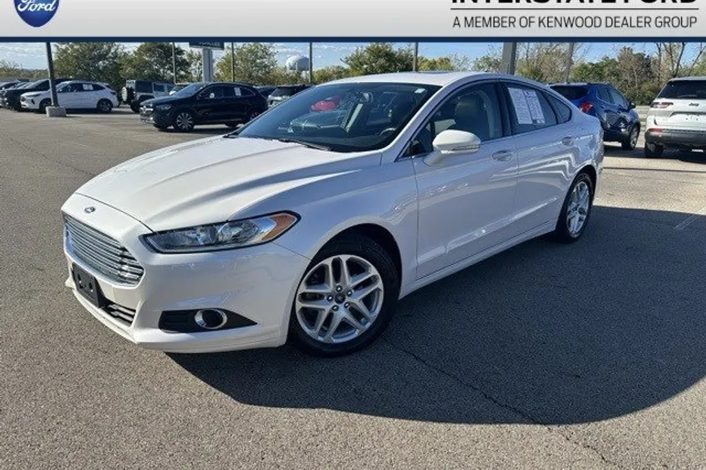 2016 Ford Fusion SE photo 1