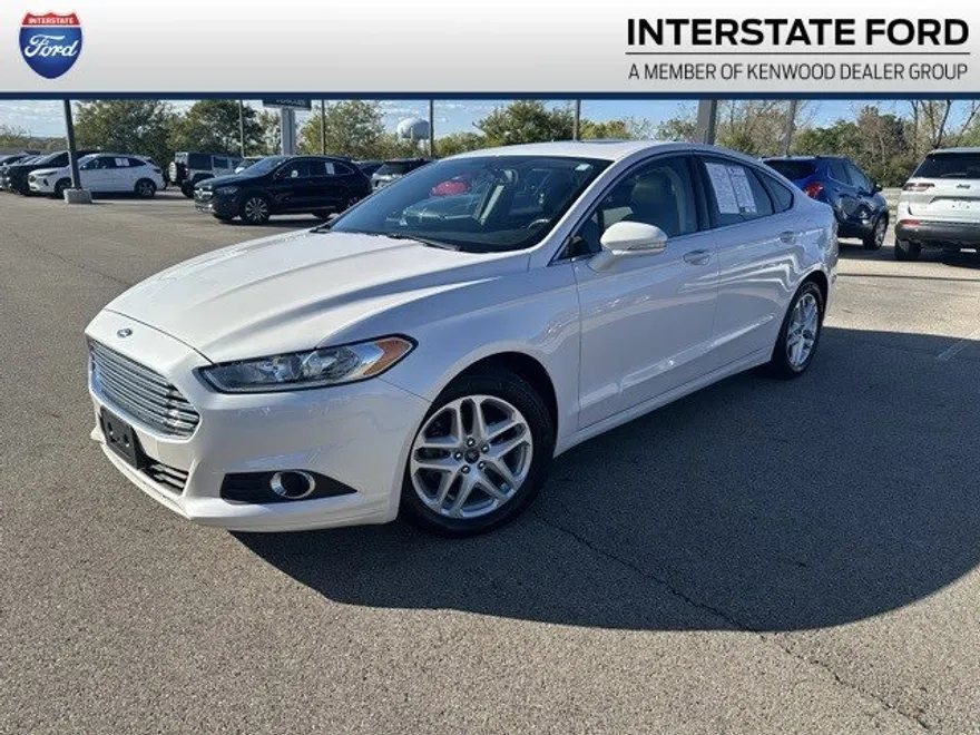 2016 Ford Fusion SE photo 1
