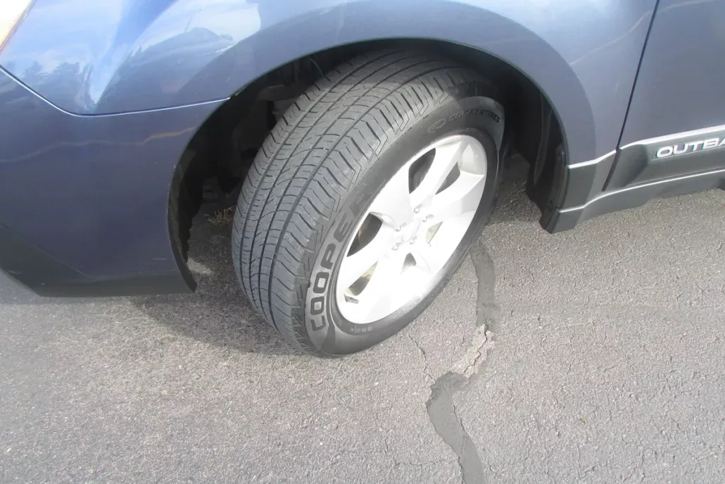 2013 Subaru Outback 2.5i Premium photo 1