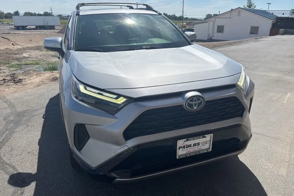 2022 Toyota RAV4 Hybrid SE photo 1